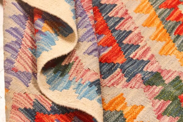 Pure Wool Kilim Rug Reversible and Fadeproof Natural Colours - Image 3